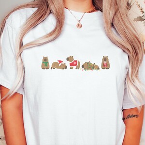 Weihnachtsshirt mit Wasserschweinmotiv, festliches Geschenk für Wasserschweinliebhaber, Tier-T-Shirt für Weihnachten, süßes Nager-Shirt für die Feiertage, Geschenk für Tierfreunde Bild 8