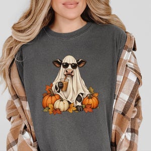 Camiseta de vaca fantasma, camiseta de café de Halloween, camiseta de café de otoño, sudadera con taza de café fantasma, conjunto de otoño con especias de calabaza. imagen 1