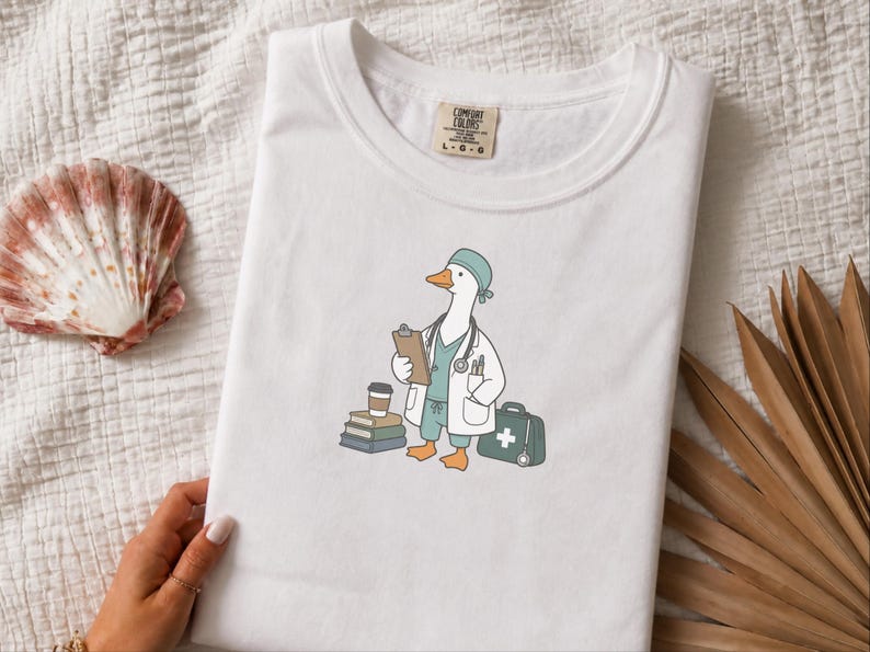 Camiseta Medical Goose, regalo para médicos, camiseta divertida para enfermeras, regalo para estudiantes de medicina, camiseta para trabajadores de la salud, regalo de graduación para médicos imagen 10