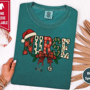 Christmas Nurse Shirt, Festive Nurse Gift, Holiday Nurse Sweatshirt, Xmas Nurse Tee, Registered Nurse Holiday Top, Nurse Christmas Shirt imagen 7