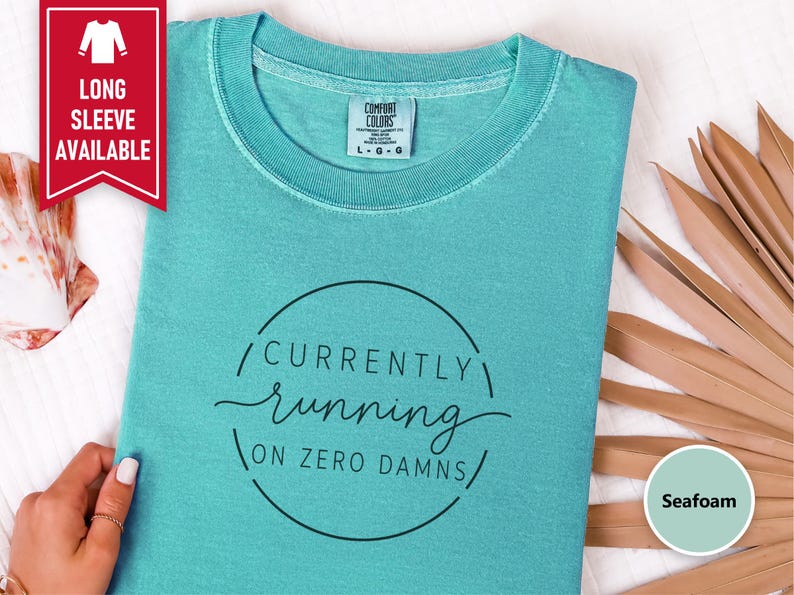 Sarcastic Quote Shirt, Funny Saying Tee, Currently Running On Zero Damns Sweatshirt, Introvert Humor Gift, Sarcastic Pullover Bild 7