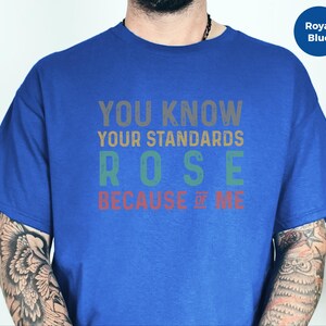 High Standards Shirt, Sarcastic Quote Tee, Retro Typography Top, Witty Breakup Gift, Sassy Humor Tee, Bold Statement Apparel imagen 5