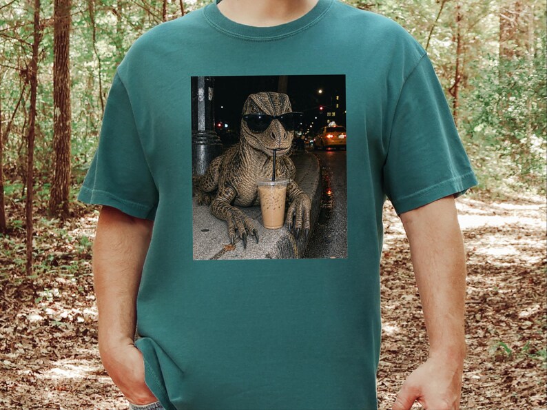 Camiseta de café helado con dinosaurios, regalo divertido para amantes de los dinosaurios, camiseta para amantes de los reptiles, regalo para adictos al café. imagen 9