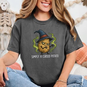 Aardappelshirt, grappig aardappelcadeau, tovenaars-T-shirt, weirdcore-shirt, magisch tovenaarsshirt, vervloekte aardappeltovenaar afbeelding 2