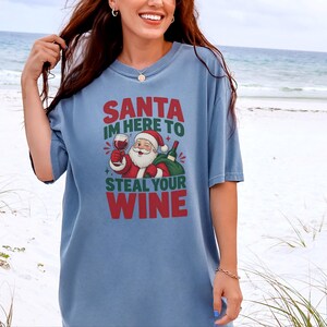 Camiseta Festa do Vinho, Design Retrô do Papai Noel, Presente de Natal com Vinho, Camiseta Divertida de Natal, Papai Noel, Vim Roubar Seu Vinho, Camiseta para Amantes de Vinho imagem 10
