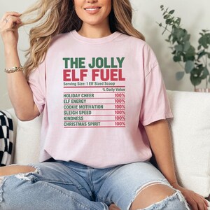 Camiseta de elfo navideño, camiseta navideña divertida para la familia, camiseta a juego para fiestas navideñas, camiseta Jolly Elf Fuel imagen 1