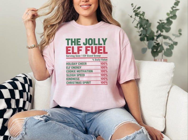 Camiseta de elfo navideño, camiseta navideña divertida para la familia, camiseta a juego para fiestas navideñas, camiseta Jolly Elf Fuel imagen 1