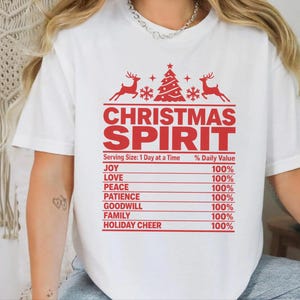 Camiseta com espírito natalino, camiseta com informações nutricionais para as festas de fim de ano, camiseta combinando para a família, camiseta divertida para festas de fim de ano, camiseta com espírito natalino imagem 10