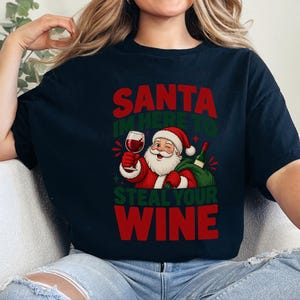 Camiseta Festa do Vinho, Design Retrô do Papai Noel, Presente de Natal com Vinho, Camiseta Divertida de Natal, Papai Noel, Vim Roubar Seu Vinho, Camiseta para Amantes de Vinho imagem 6