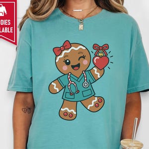 Christmas Nurse Shirt, Gingerbread Nurse Gift, Festive Nurse Sweatshirt, Holiday Medical Tee zdjęcie 9