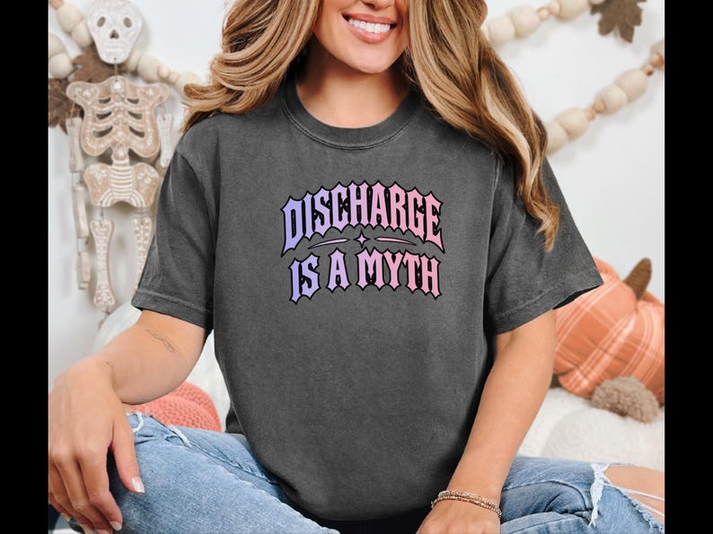 Frauenarzt-Shirt, Sarkastisches Hexen-T-Shirt, Humorvolles Geschenk für die Zeit nach der Geburt, Ausfluss ist ein Mythos, Gothic-Girl-Shirt Bild 4