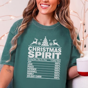 Camiseta com espírito natalino, camiseta com informações nutricionais para as festas de fim de ano, camiseta combinando para a família, camiseta divertida para festas de fim de ano, camiseta com espírito natalino imagem 1