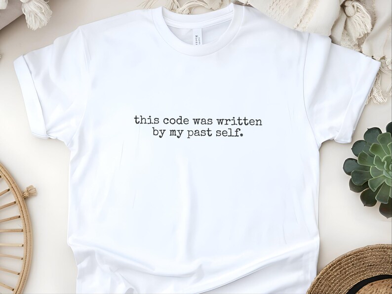 T-shirt programmeur ontwikkelaar | Deze code is geschreven door mijn vroegere zelfhumor afbeelding 2