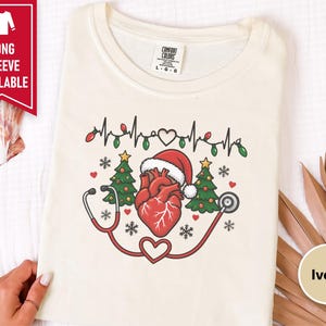 Christmas Nurse Shirt, Cardiac Nurse Christmas Gift, Cardiology Nurse Tee, Heart Anatomy Shirt, Telemetry Tech Shirt, Festive Nurse Top imagen 10