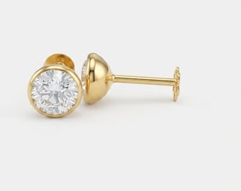 Aretes de oro de 14 quilates con circonitas • Aretes de oro con engaste de bisel • Delicados aretes de circonita cúbica • Joyería minimalista de oro • Regalo para ella
