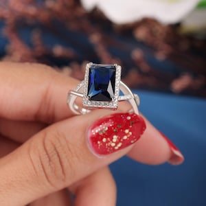 Sapphire Women Ring, 10x8mm Emerald Cut 4.00CT Sapphire Ring, Sapphire Engagement Ring, Women&#39;s Daily Ring, Solid 14k 18k Gold Sapphire Ring