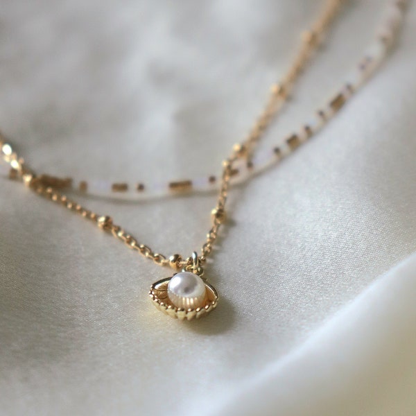 Collier Laly - multi-rangs fait main chaine plaqué or et perles de rocaille blanches et dorées