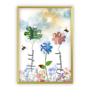 Può includere: Un'immagine incorniciata in oro con uno sfondo bianco e tre fiori a forma di trifoglio fatti di banconote in euro. I fiori sono in un campo di fiori colorati con un cielo blu e il sole sullo sfondo. Il testo "Herzlichen Glückwunsch" è scritto sul lato destro dell'immagine.