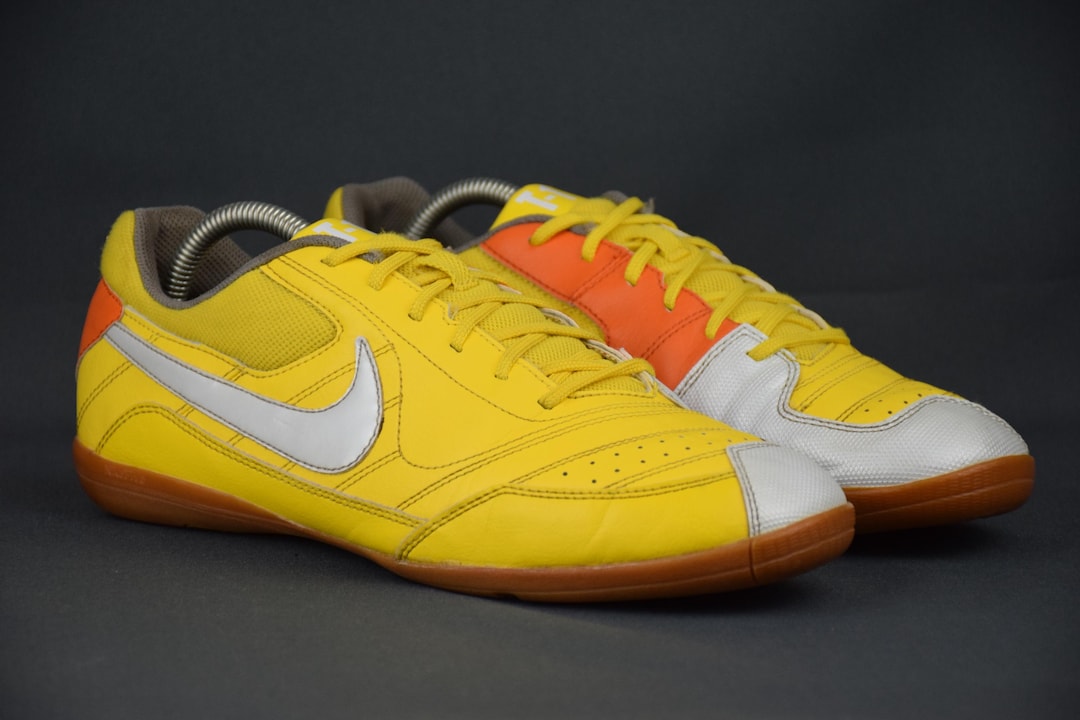 Nike 5 T-1 Fs Indoor Soccer Vintage Sneakers 344919-701 US 9.5 UK