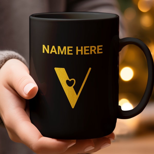 Mug à café monogramme personnalisé, initiale V personnalisée avec coeur, design élégant à paillettes dorées, idée cadeau unique, tasse en céramique de 11 oz