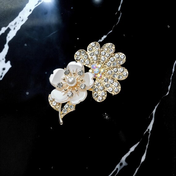 Floral Crystal Brooch with Gold Accents Set of 2 Gold Floral Crystal Rhinestone Brooch Pin  main image 4