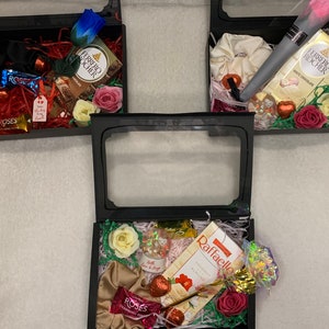 Valentijnscadeaudozen voor een speciaal iemand, keuze om te personaliseren, unieke creatieve dozen met chocolaatjes en valentijnsrozen die eeuwig meegaan