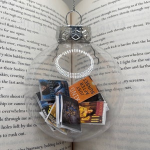 Ornamento de mini livro personalizado