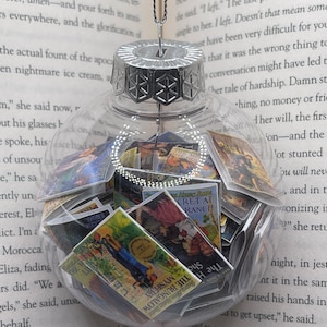 Ornamento de mini livro da série Nancy Drew