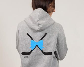 Camiseta, sudadera y sudadera con arco y palo de hockey para niña adulta
