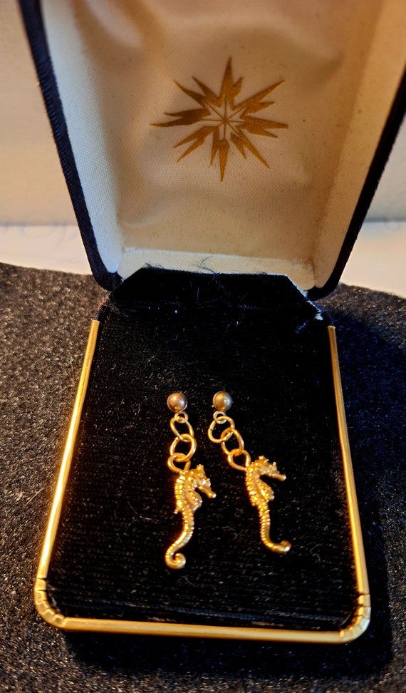 Vintage Gold Pierced Stud Seahorse Earrings - image 1