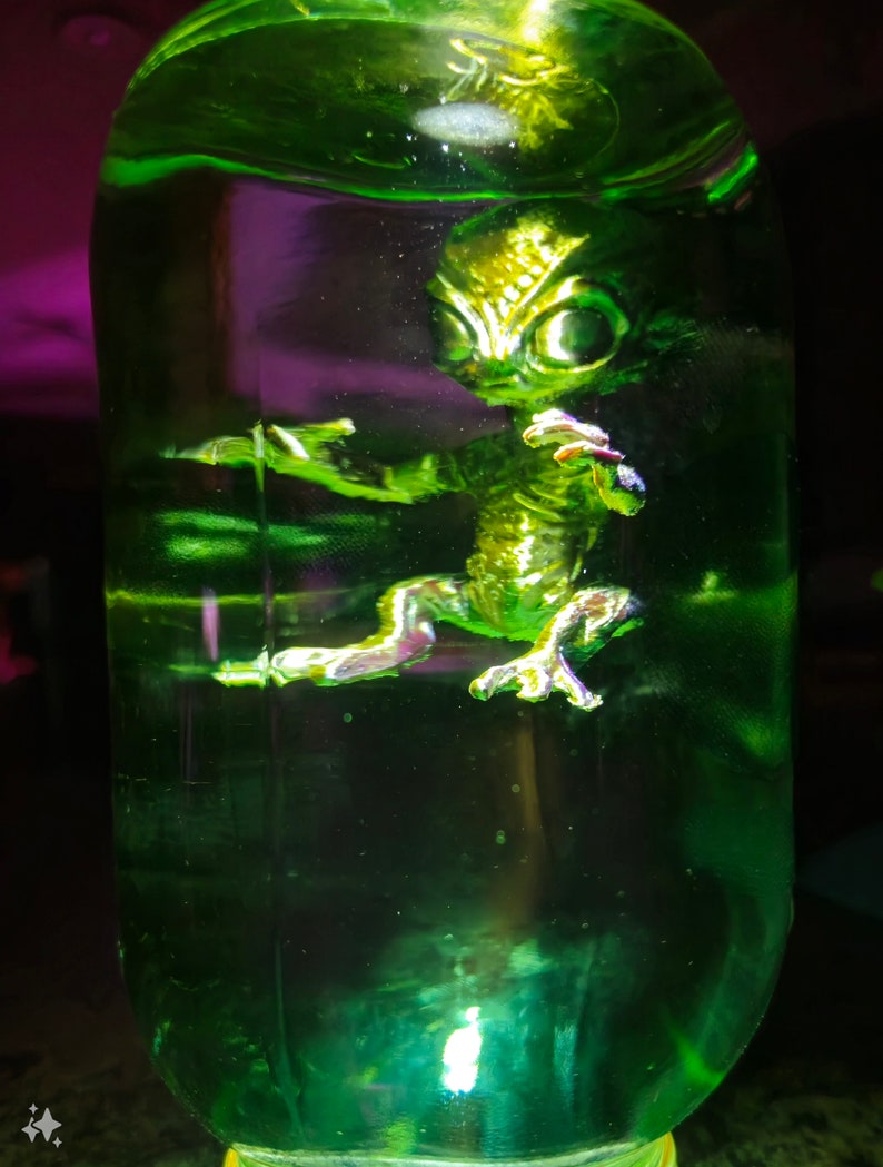 Preserved Alien in a Jar – 3D Printed Specimen With LED Glow | Sci-fi ...