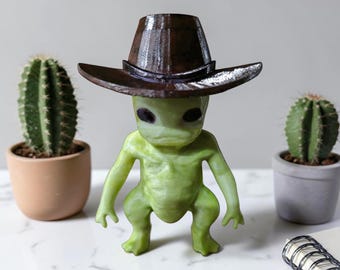 Cowboy Alien Figurine – Funny 3D Printed Alien Statue – Quirky Sci-Fi Desk Decor – Western Space Alien – Funny Gag Gift