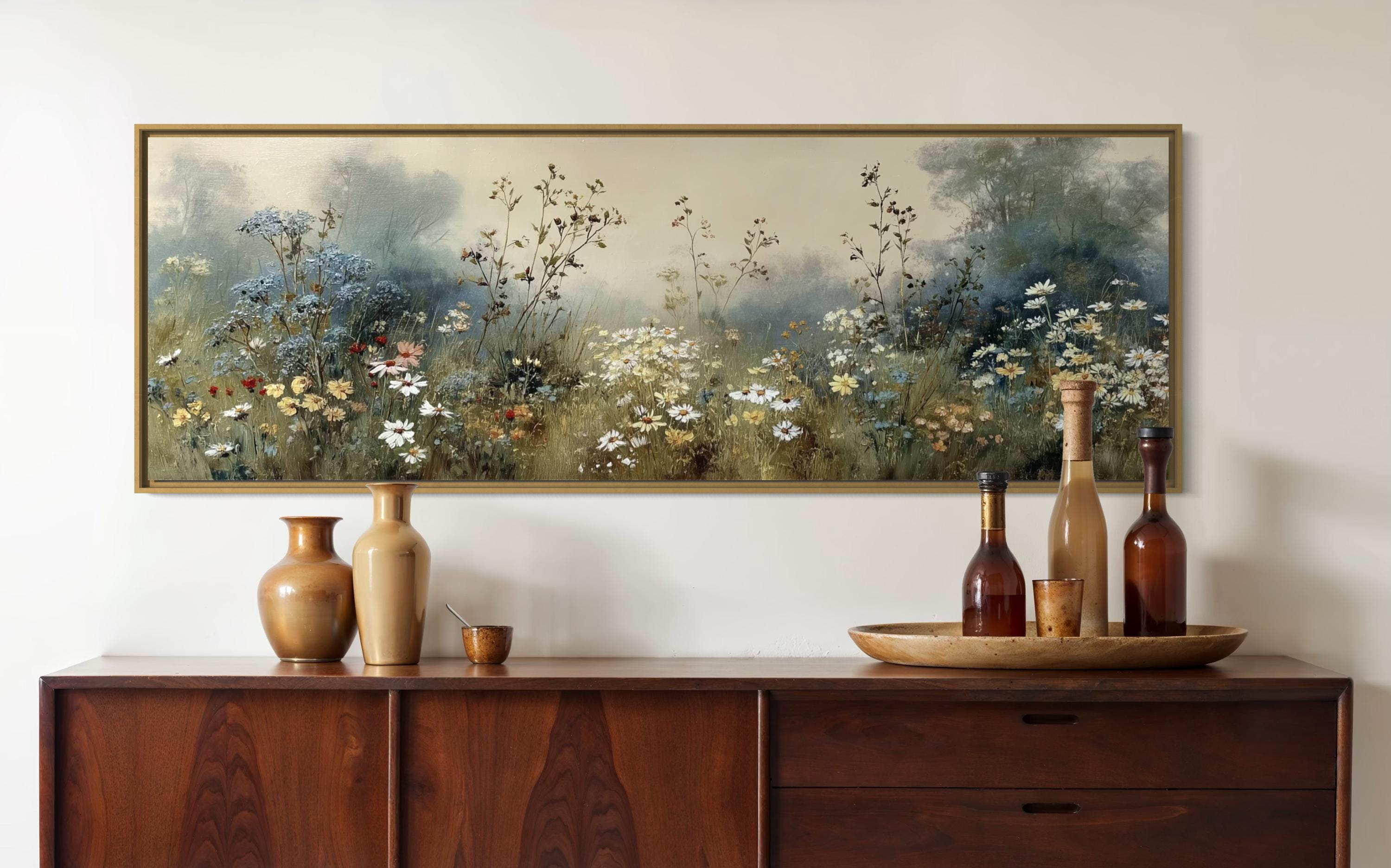 野花の草原アートプリント - 夢のような植物の風景、霧のかかった野原