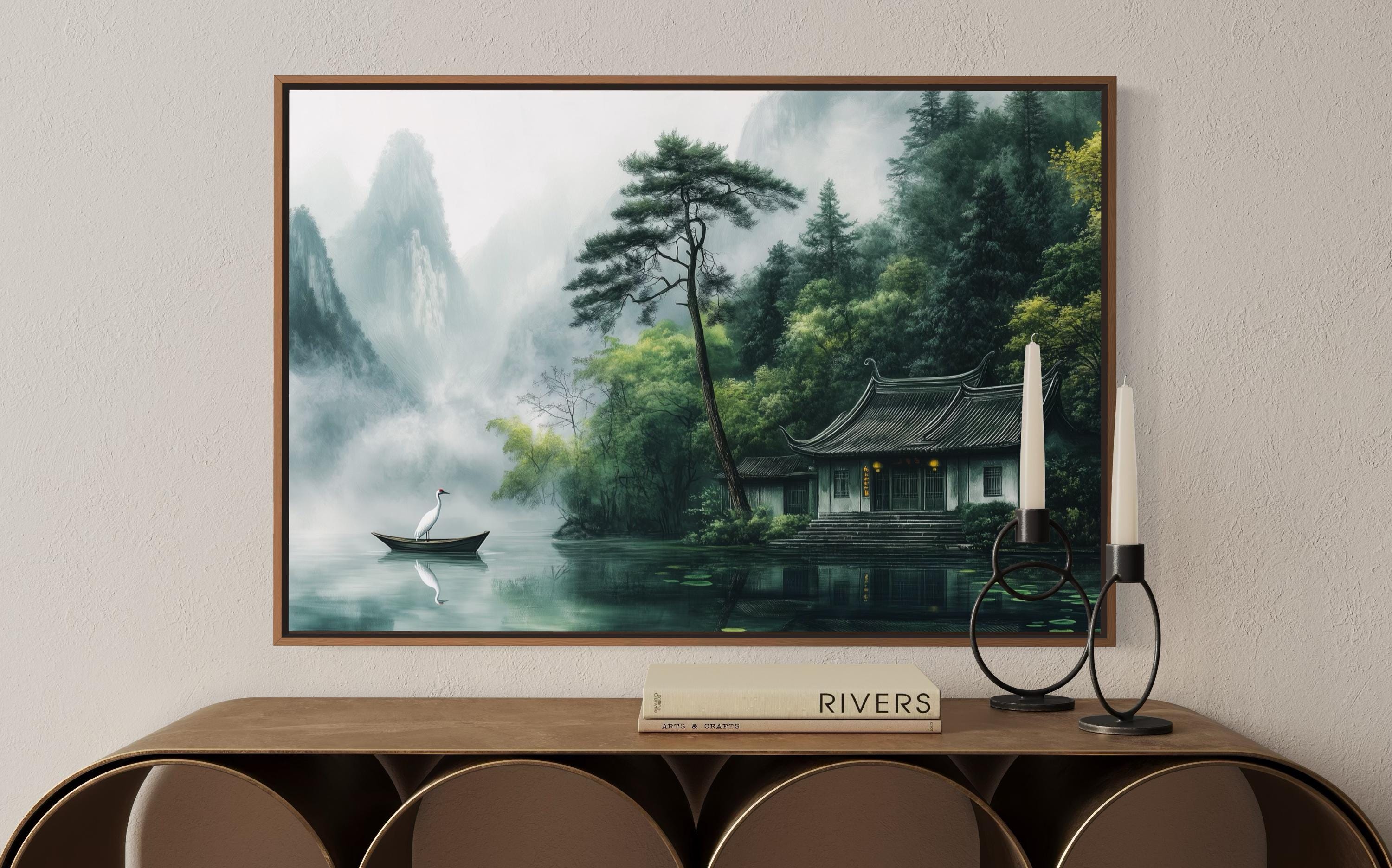 禅の中国風景画プリント – 霧深い山々、鶴、湖畔の家の壁掛けアート