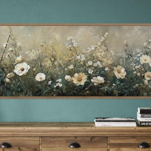 Lámina artística rústica de pradera de flores silvestres – Lámina de pintura de paisaje floral en tonos neutros, arte de pared estilo cottagecore, decoración botánica vintage