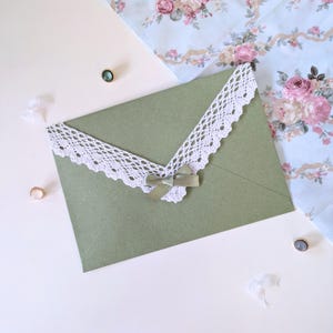 Sobres de encaje verde salvia / Preciosa papelería decorada a mano para escribir cartas, invitaciones de boda, aniversarios y regalos románticos