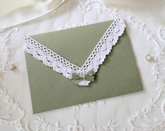 Salbeigrüne Spitzenumschläge | A7-Briefpapier für 5x7-Hochzeitseinladungen, Karten und Briefe