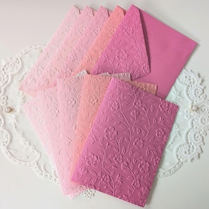 Rosa präglade blommiga kort och kuvert - Set med 5 matchande brevpapper