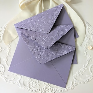 Envelopset met lila vlinderreliëf | A7-envelop met vlinderpatroon voor 5 x 7 uitnodigingen, kaarten en meer