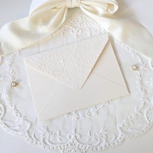 Schneeflocke Geprägte Umschläge - A7 Größe | Personalisierbare Winter und Feiertage Briefpapier Shimmer Ivory