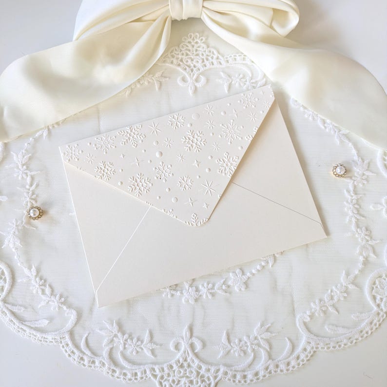 Schneeflocke Geprägte Umschläge - A7 Größe | Personalisierbare Winter und Feiertage Briefpapier Shimmer Ivory
