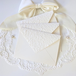 Conjunto de envelopes em relevo cor marfim | Envelope com estampa floral brilhante para convites, cartões e outros itens de 12,7 x 17,8 cm.