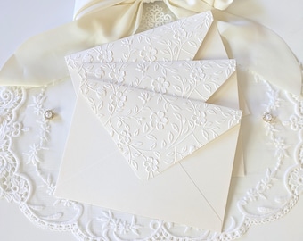 Juego de sobres color marfil con relieve / Sobre con estampado floral brillante para invitaciones, tarjetas y más de 5x7 pulgadas