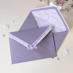 Lila Spitzen Umschläge mit Liner | A7 Kokette Umschläge für Liebesbriefe, Jubiläen, Briefe schreiben, Hochzeitseinladungen und Geschenke