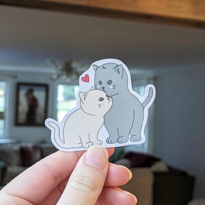 Pegatina de gatos enamorados, adorable pegatina de gato para diarios, cuadernos, portátiles y más, regalo de pareja para dueños de gatos.