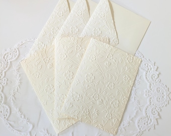 Cream Floral Embossed Greeting Cards Set | Blank 5x7 Cards and Envelopes for Thank You Notes, Handwritten Letters, and Weddings