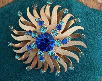 Sparkling Rhinestone Vintage Brooch: 2-inch Statement Jewelry