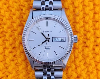 Vintage Excellent Bulova Fluted Bezel N8 Quartz Day/date