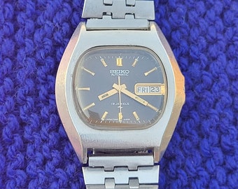 Uitstekend vintage Seiko 7009-5010 automatisch 19 juwelen roestvrijstalen herenpolshorloge