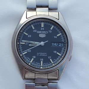 Vintage Seiko 5 Automatic Railway Watch: Stainless Steel Day/Date